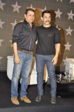 Aamir Khan at Star TV_s new show announcement in Taj Land_s End on 22nd Oct 2011 (43).JPG